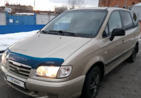 Дефлектор капота (мухобойка) HYUNDAI Trajet с 1999–2008 г.в. (Хюндай Траджет) Вип Тюнинг